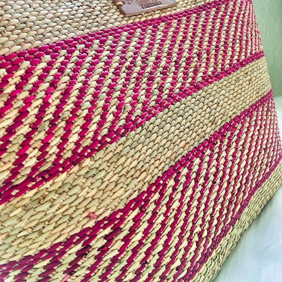 PRETTY - Picture 4 of 6